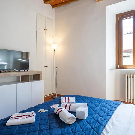 Tipica Cozy House + Parking! Floransa